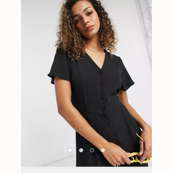186 ASOS DESIGN bubble crepe short sleeve tea culotte jumpsuit in black - Picture 3 of 4
